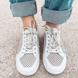 OTBT Perforated‎ Leather Joyce Sneaker | Silver • Light Gray | Size 8.5 Like New